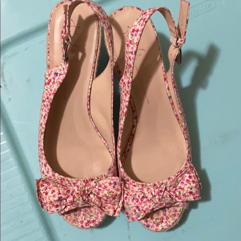 Flowered platform shoes